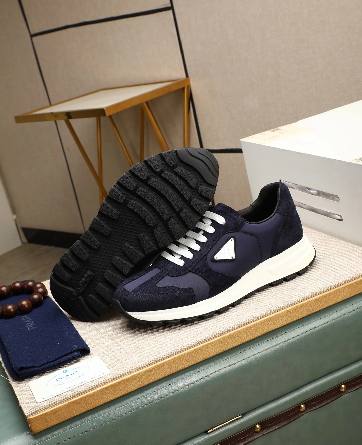 Men's shoes 💰600 Top quality New hot models on the official website, timeless for a century, 🆘 Trendy brand (Prada) mainly promotes hot models, avant-garde and versatile fashion men's shoes private version molding, cowhide surface splicing 1:1 oil edge treatment... fashionable and simple, original imported cowhide lining cowhide feet; the atmosphere and personality are more fashionable, eye-catching and pursuing class, it will subvert the old idea and be a must-have for fashion trendsetters with you! Must keep it for yourself! High-end comfort, high-end quality workmanship. Size: 38-44 Various colors available. full package